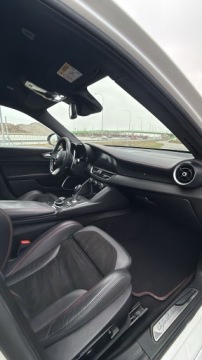 Alfa Romeo Giulia II Sedan 2.9 V6 510KM 2018 Alfa Romeo Giulia Alfa Romeo Giulia 2.9 Quadrfoglio 2.9 Benzyna 510KM, zdjęcie 9