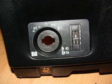 РАМКА ВЫКЛЮЧАТЕЛЯ СВЕТА MERCEDES 190D 190E W201