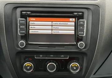 Volkswagen Jetta VI Sedan 1.2 TSI 105KM 2013 Volkswagen Jetta Salon Polska. Serwis ASO Czujniki 1.2 Benzyna 105KM, zdjęcie 5