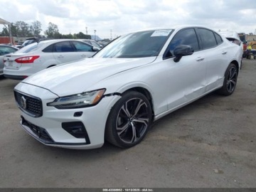 Volvo S60 III 2024 Volvo S60 B5 Core Dark Theme 2024 2.0L 2.0 Benzyna 247KM, zdjęcie 1