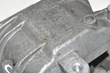 AUDI TT TTS MK2 2009 PRAVÁ STRANA DRŽÁK / DRŽÁKY MOTORU