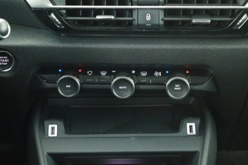 Citroen C4 III SUV 1.2 PureTech 130KM 2021 Citroen C4 1.2 PureTech, Salon Polska, Serwis ASO, zdjęcie 10