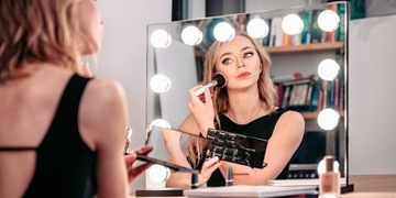 КОСМЕТИЧЕСКОЕ ЗЕРКАЛО ДЛЯ МАКИЯЖА СО СВЕТОДИОДНОЙ ПОДСВЕТКОЙ
