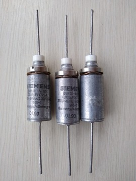 KONDENSATOR Przepustowy 0,035uF/250V 25A SIEMENS