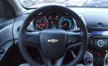 Chevrolet Cruze Sedan 1.8 16V DOHC 141KM 2013 Chevrolet Cruze 2013r, Salonowy, 1.8 BenzynaLPG. Lekko uszkodzony prawy ty, zdjęcie 11