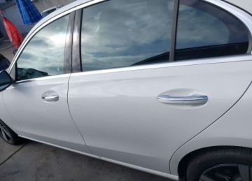 Mercedes Klasa C W206 2025 Mercedes-Benz Klasa C C 300, od ubezpieczalni 2.0 Benzyna 255KM, zdjęcie 3