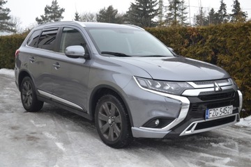 Mitsubishi Outlander III SUV Facelifting 2017 2.0 150KM 2019 4x4 AUTOMAT 7 OSÓB