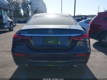 Mercedes Klasa E W213 2022 Mercedes-Benz Klasa E 350 2022 2.0l 2.0 Benzyna 255KM, zdjęcie 4