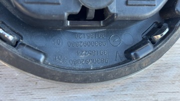 OPEL CORSA F ZNAKY LOGO ZNAK KRYT ZADNÍ 9830092980 KA25/PR006JR