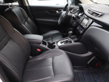 Nissan Qashqai II Crossover 1.2 DIG-T 115KM 2015 Nissan Qashqai 1.2 DIG-T, Automat, Skóra, Navi, zdjęcie 8