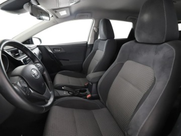 Toyota Auris II Hatchback 5d Facelifting 1.8 Hybrid 136KM 2017 Toyota Auris navi kamera grzane fotele tempomat, zdjęcie 12