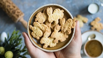 деревянная скалка для детей, ПАСХАЛЬНЫЙ КРОЛИК, узор ЯЙЦА, 37 см