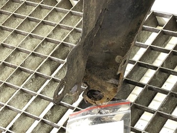 BLATNÍK LEVÝ PŘEDNÍ VW GOLF IV HATCHBACK 97-08