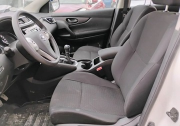 Nissan Qashqai II Crossover 1.2 DIG-T 115KM 2015 Nissan Qashqai 2015r, Salonowy, 1.2 Benzyna. Uszkodzony. Poobijany. Jezdzi., zdjęcie 6