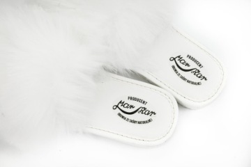 BIAŁE KAPCIE DAMSKIE Z EFEKTOWNYM FUTERKIEM MARHAR