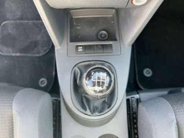 Volkswagen Touran I 1.9 TDI 105KM 2010 Volkswagen Touran 1.9 TDI Klimatyzacja Parktronic tyl El.szyby El.lusterka, zdjęcie 13