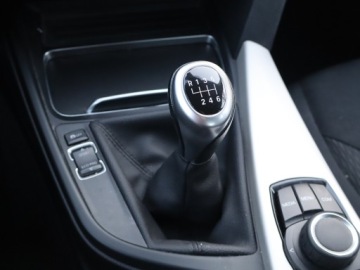 BMW Seria 3 F30-F31-F34 Limuzyna Facelifting 1.5 318i 136KM 2018 BMW 3 318 i, Salon Polska, Serwis ASO, Klima, zdjęcie 15