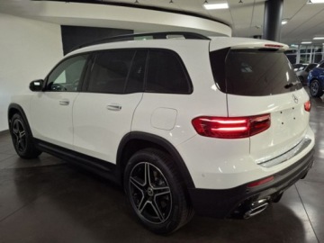 Mercedes GLB SUV 1.3 200 163KM 2025 Od ręki - 200 (163KM) AMG Line | Hak holowniczy + Dach panoramiczny, zdjęcie 3