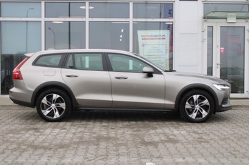 Volvo V60 II  2022 Volvo V60 Cross Country Momentum Pro, zdjęcie 4