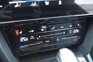 Volkswagen Arteon Fastback Facelifting 2.0 TDI SCR 150KM 2022 Volkswagen Arteon Shooting Brake 2.0TDI 150KM DSG SB Elegance WEBASTO Kame, zdjęcie 23