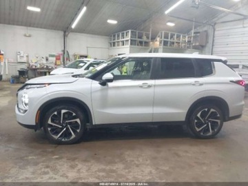 Mitsubishi Outlander III 2023 Mitsubishi Outlander SE S-AWC 2023 2.5l 2.5 Benzyna 181KM, zdjęcie 2