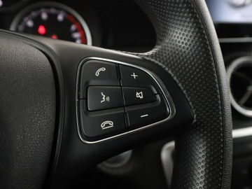 Mercedes GLA I Off-Roader Facelifting 1.6 180 122KM 2019 Mercedes GLA 180 navi klima grzane fotele czujniki, zdjęcie 28