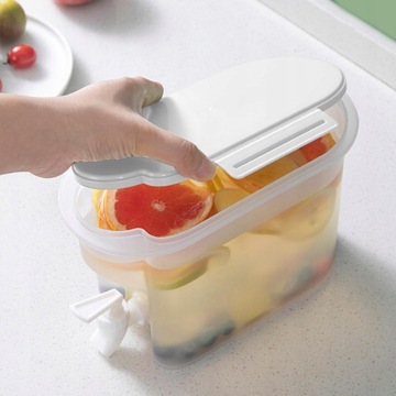 Серый дозатор с пробкой для холодной воды