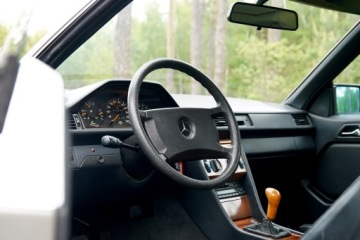 Mercedes W124 Coupe 3.0 180KM 1988 Mercedes-Benz 300 CE Coupe – Klasyka w najlepszym wydaniu | 1988 | 3.0, zdjęcie 16