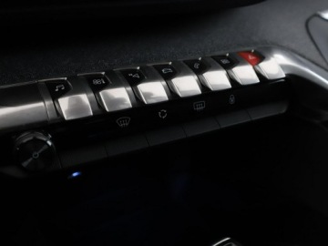 Peugeot 3008 II Crossover 1.2 PureTech 130KM 2018 Peugeot 3008 automat virtual cocpit półskóra, zdjęcie 29