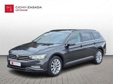 Volkswagen Passat B8 Variant Facelifting 2.0 TDI SCR 200KM 2022 Volkswagen Passat serwis ASO 2.0TDI 200KM bezwypadkowy pakiety AppConnect