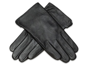 Мужские кожаные перчатки изолировали черную кожу