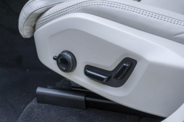 Volvo XC60 II 2025 Volvo XC 60 Plus Dark B5 AWD mild hybrid Benzyna, zdjęcie 15