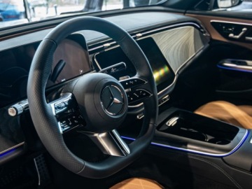 Mercedes Klasa E W214 Sedan 2.0 200 204KM 2025 MERCEDES-BENZ E Klasa 200 AMG Sedan 2.0 (204KM) 2025, zdjęcie 6