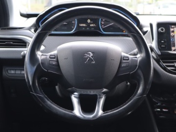 Peugeot 2008 I SUV Facelifting 1.2 PureTech 110KM 2016 Peugeot 2008 1.2 PureTech, Salon Polska, zdjęcie 14
