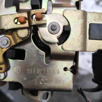 ЗАДНЯЯ РУЧКА OCTAVIA 1 COMBI 1U98275656