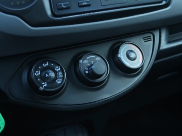 Toyota Yaris III Hatchback 5d Facelifting 2017 1.0 VVT-i 72KM 2020 Toyota Yaris 1.0 VVT-i, Salon Polska, zdjęcie 13