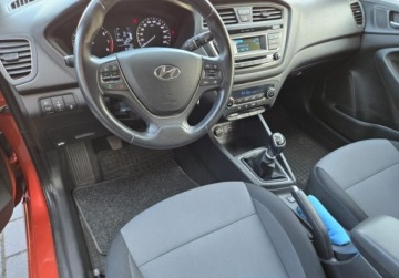 Hyundai i20 II Coupe 1.2 MPI 84KM 2017 Hyundai i20 Auto w bardzo dobrym stanie technicznym I wizualnym. 1.2 84KM, zdjęcie 2