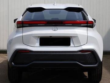 Toyota C-HR II SUV Plug-In 2.0  223KM 2025 Od ręki - Style 2.0 Hybrid Dynamic Force Plug-in 223KM, zdjęcie 2