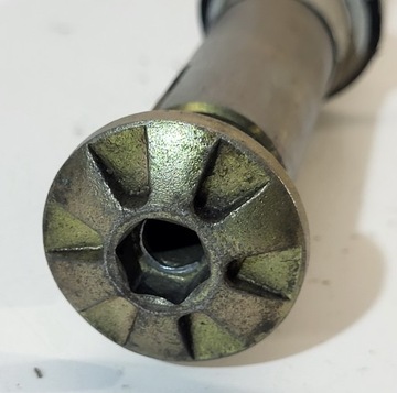 Ось заднего колеса R300072108000 Benelli TNT 899 2008-2009 1130