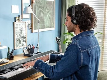 YAMAHA P-225 WH Фортепиано + педаль для фортепиано + подставка