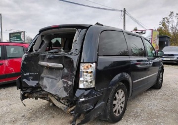 Chrysler Grand Voyager 2.8 CRD 163KM 2010 Chrysler Grand Voyager 2010r, 2.8 DIESEL. AUTOMAT. Uszkodzony tyl. Jezdzi, zdjęcie 2