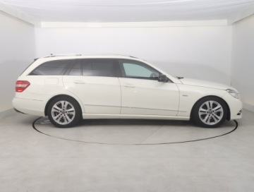 Mercedes Klasa E W212 Kombi 220 CDI BlueEFFICIENCY 170KM 2011 Mercedes E E 220 CDI, 167 KM, Automat, Navi, zdjęcie 5