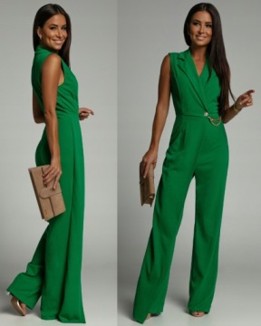 Бежевый комбинезон с запахом и цепочкой