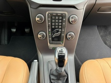 Volvo V40 II Hatchback Facelifting 2.0 D2 120KM 2019 Volvo V40 2.0 Full LED Skóry Podgrzewane fotele, zdjęcie 24