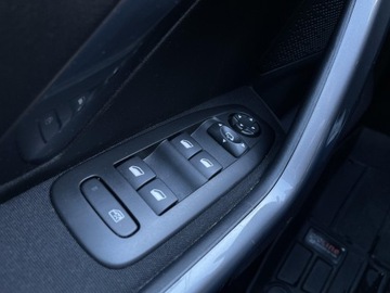 Peugeot 2008 I SUV Facelifting 1.2 PureTech 82KM 2018 Peugeot 2008 ! Nawigacja ! Tempomat ! Klimatyzacja, zdjęcie 23