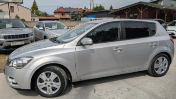 Kia Ceed I Hatchback 5d Facelifting 1.6 CRDi WGT 90KM 2010 Kia Cee'd 1.6D OPŁACONY Bezwypadkowy Klimatronik, zdjęcie 3
