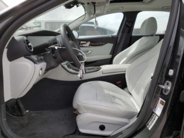 Mercedes Klasa E W214 2023 Mercedes-Benz Klasa E 2023r., E 450 4MATIC, od ubezpieczalni 3.0 Benzyna, zdjęcie 6