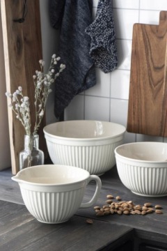 Миска с носиком Mynte Butter Cream Ib Laursen, 1650 мл