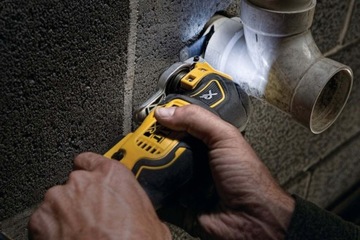Многофункциональный инструмент DeWalt DCS356NT-XJ