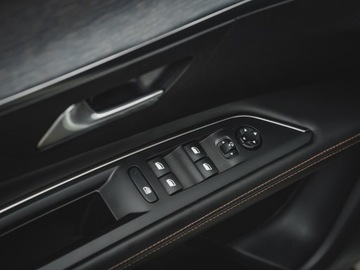 Peugeot 3008 II Crossover 2.0 BlueHDi 180KM 2017 Peugeot 3008 2.0 BlueHDI 180 KM GT, zdjęcie 10